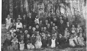 Uczniowie szkoły podstawowej w Wysocinku w 1938 roku.
